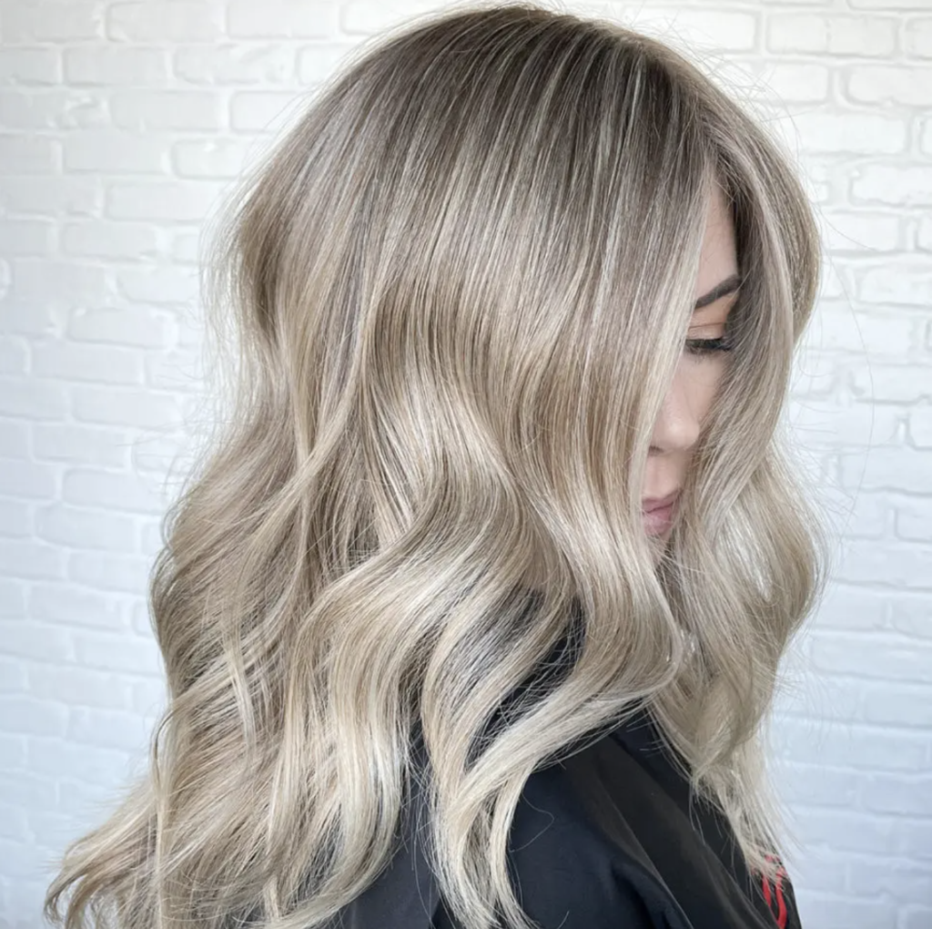 μπεζ ξανθά μαλλιά